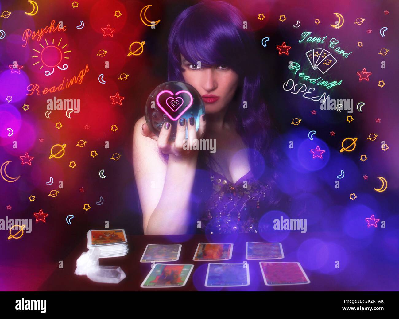 Lettore di carte Tarocchi psichiche con segni Neon Foto Stock
