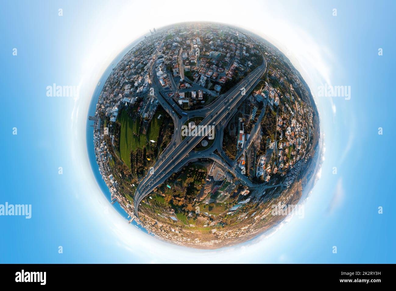 Limassol paesaggio urbano e autostrada A1, Cipro. Panorama sferico Foto Stock