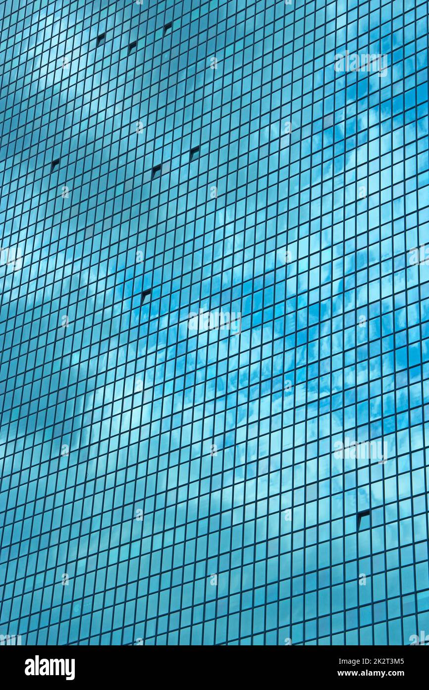 grattacielo in vetro. Architettura moderna di edifici cittadini. Texture dalle finestre Foto Stock