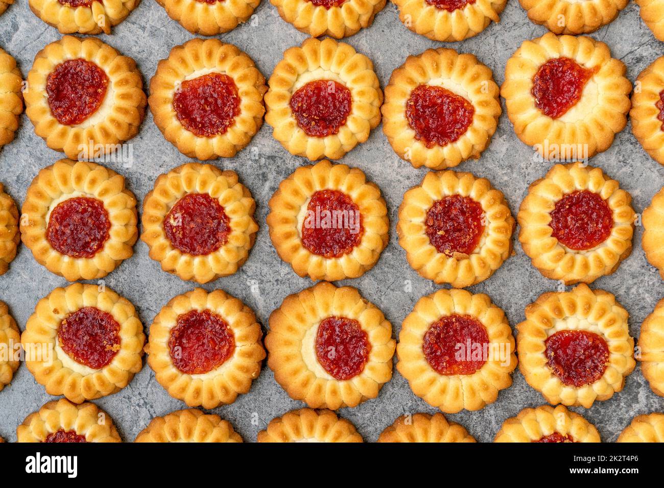 Sfondo dei biscotti con un centro di marmellata Foto Stock