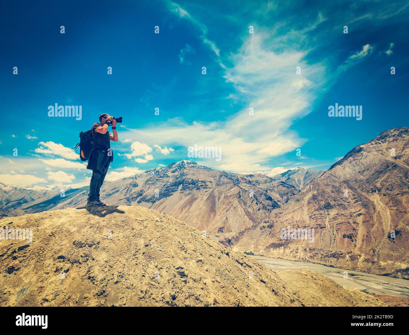 Fotografo che scatta foto in Himalaya Foto Stock