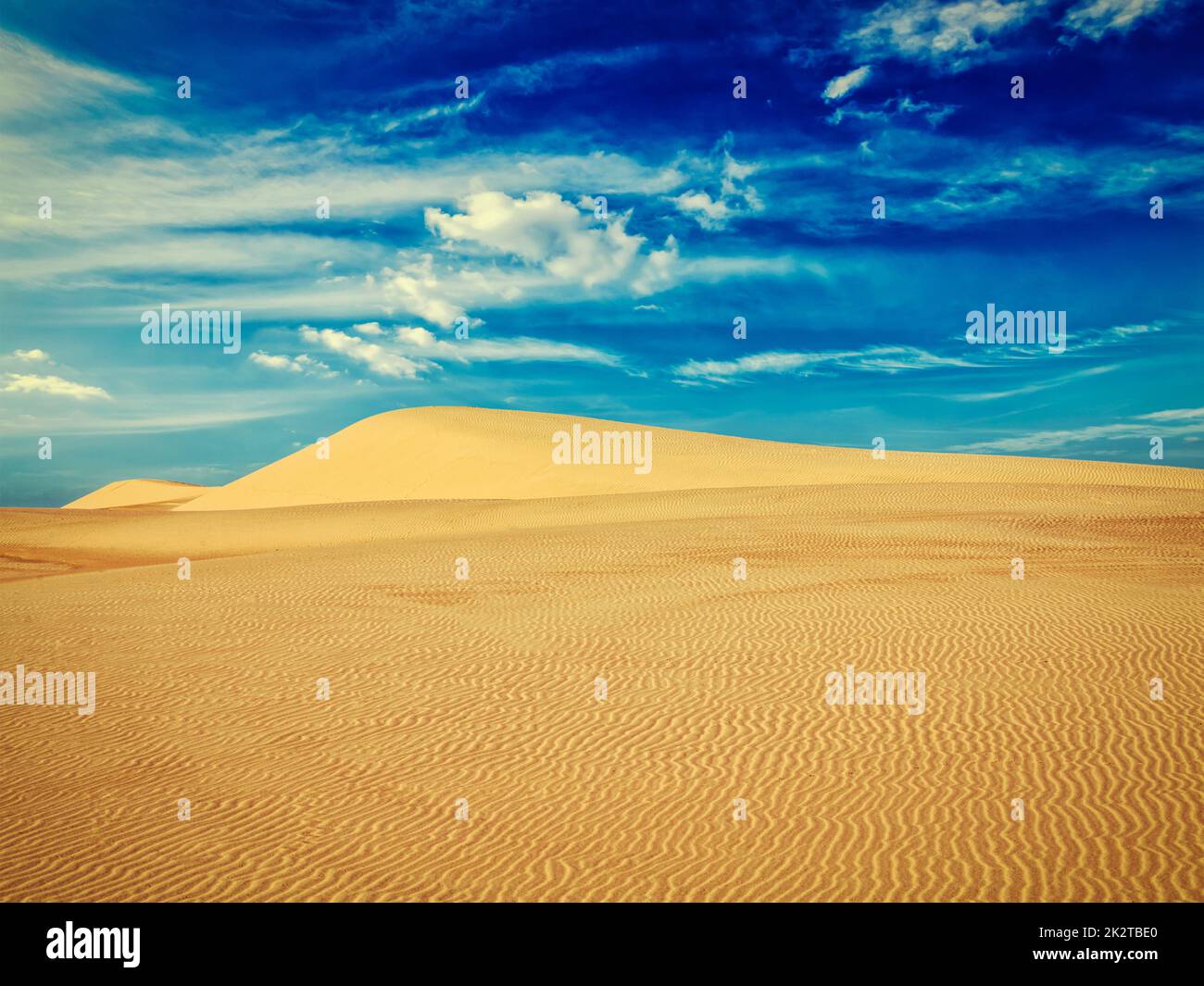Le dune di sabbia bianca su sunrise, Mui Ne, Vietnam Foto Stock