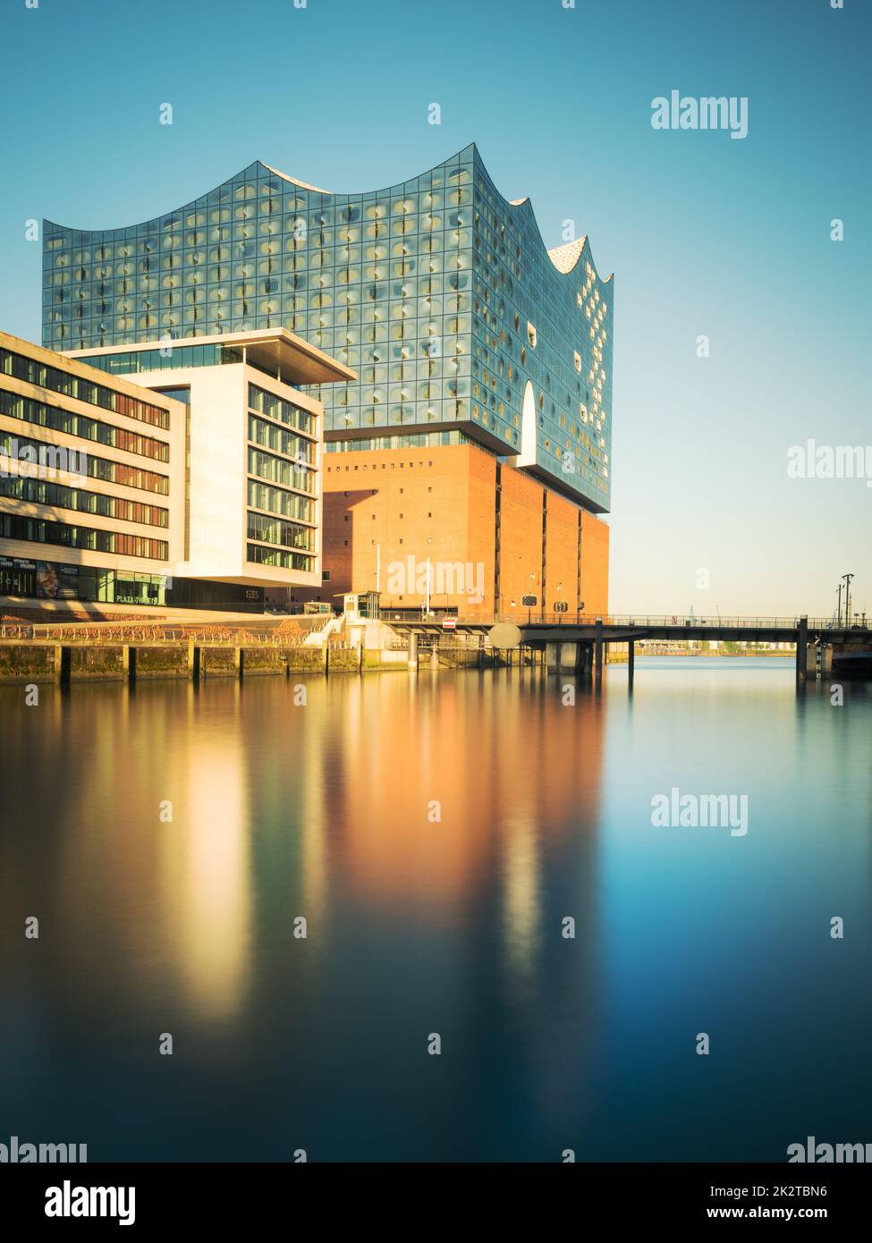 L'Elbe Philharmonic Hall o Elbphilharmonie, concert hall in Hafen quartiere della città di Amburgo, Germania Foto Stock