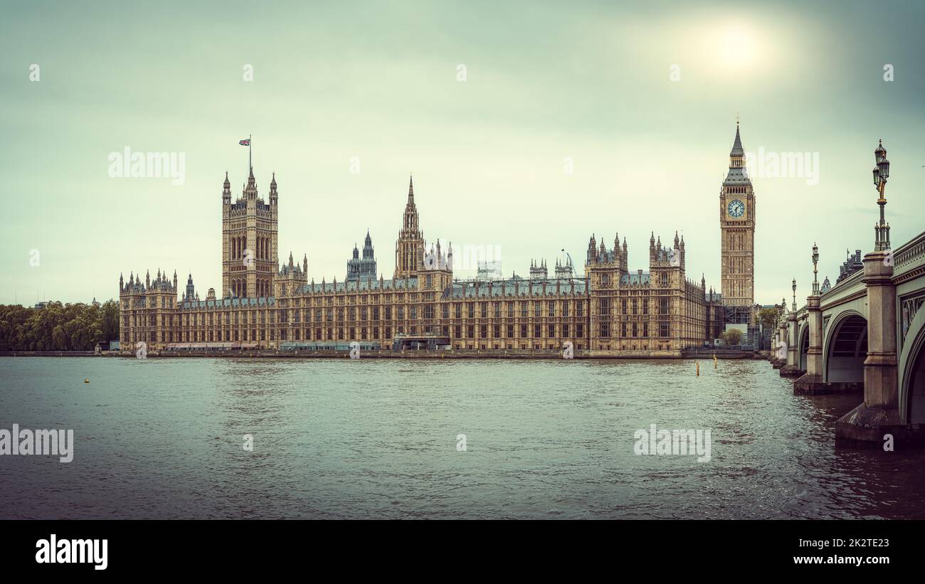 il palazzo di westminster durante il tramonto, londra Foto Stock