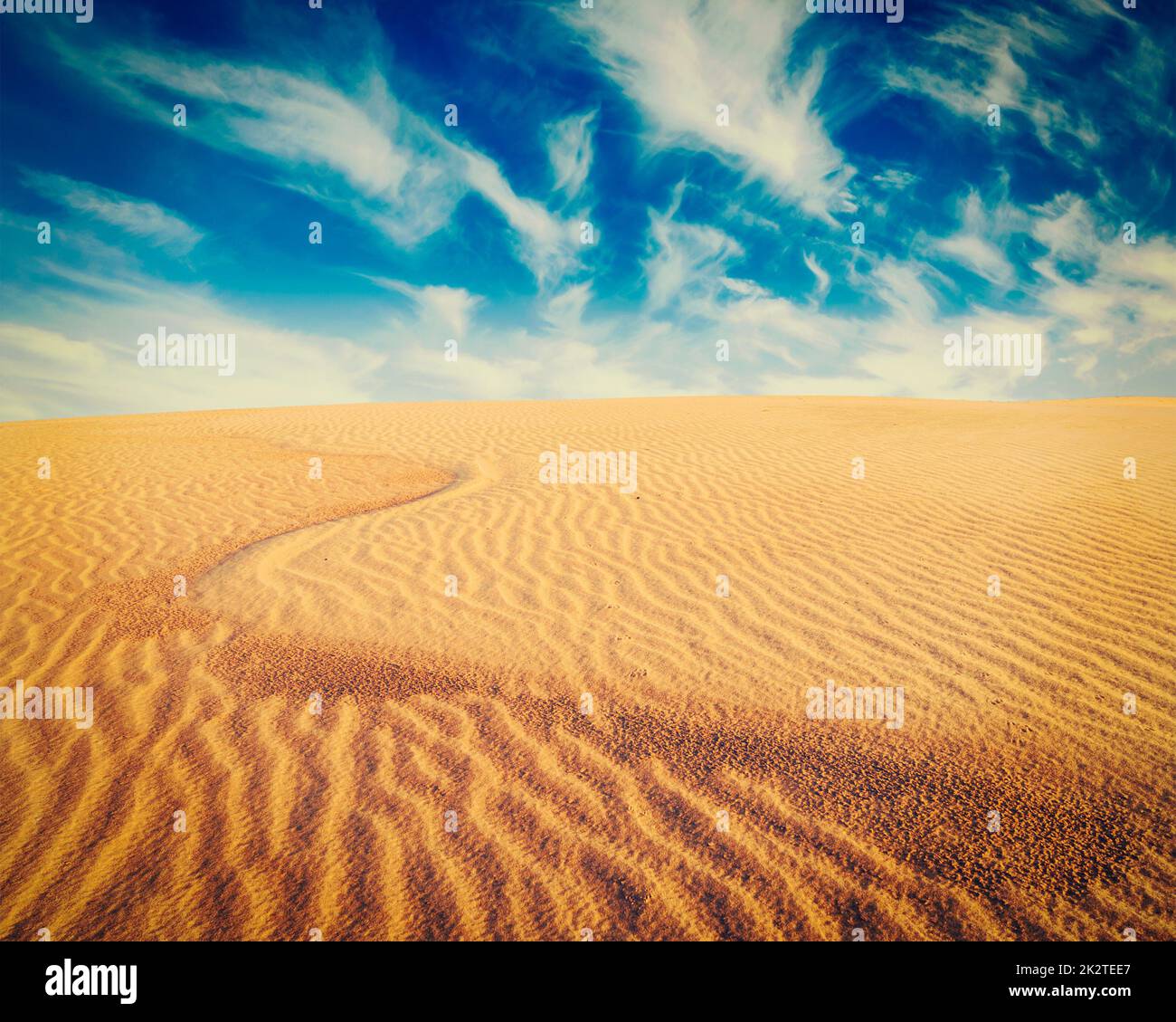 Le dune di sabbia bianca su sunrise, Mui Ne, Vietnam Foto Stock