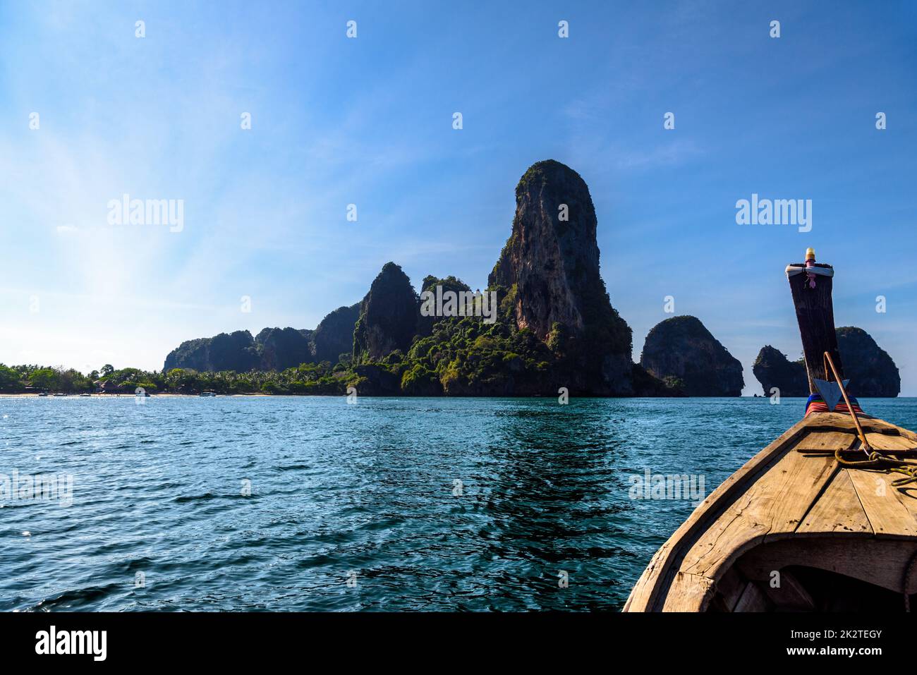 Montagna rocciosa in acqua, Ko Rang NOK, Ao Phra Nang Beach, Ao Foto Stock