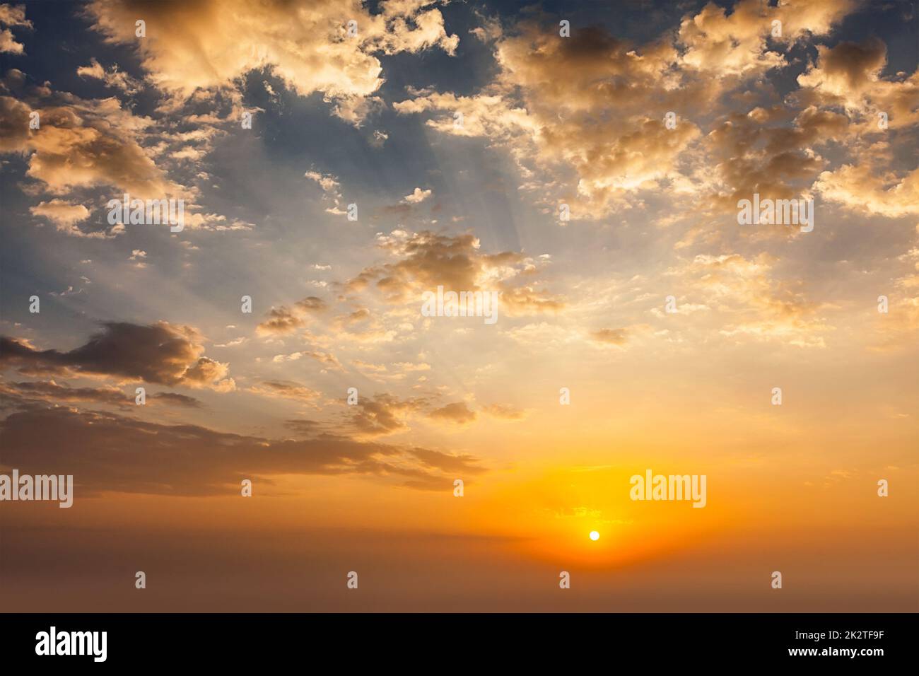 Cielo di sera con le nuvole Foto Stock