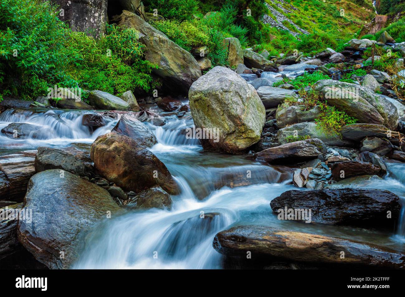 Cascata tropicale. Bhagsu, Himachal Pradesh, India Foto Stock