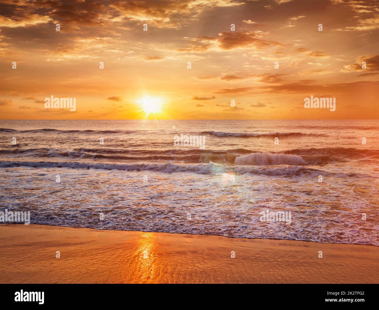 Tramonto sulla spiaggia Foto Stock