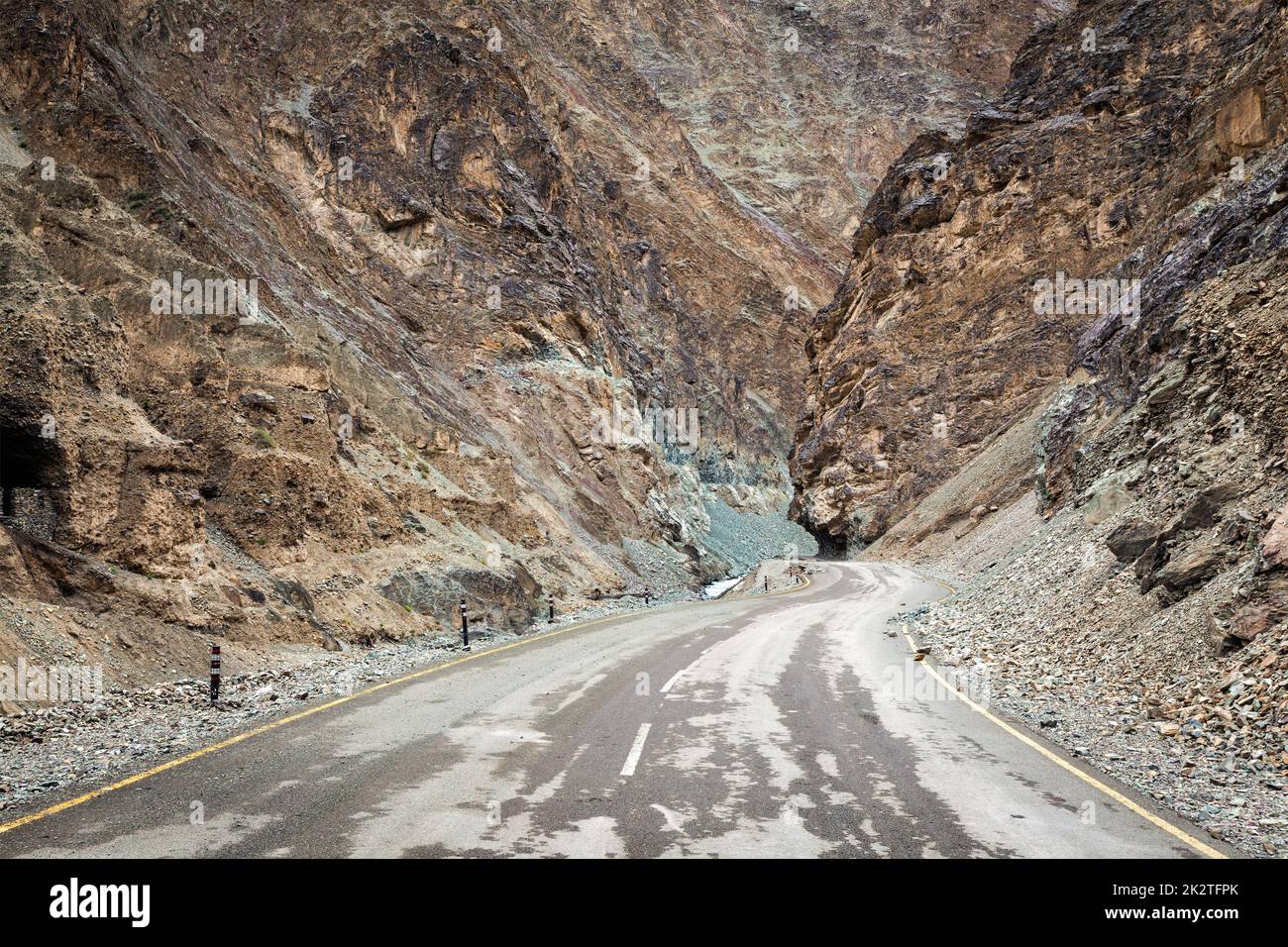 Srinagar Leh autostrada nazionale NH-1 in Himalaya. Ladakh, India Foto Stock