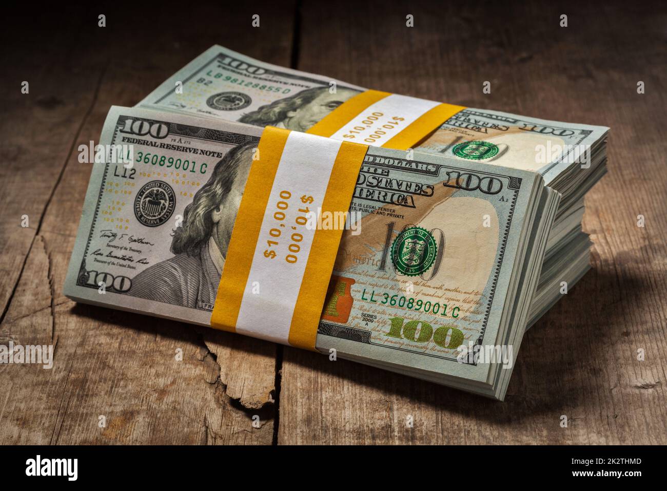 Pile di pallet nuovi di 100 dollari US 2013 banconote Foto Stock