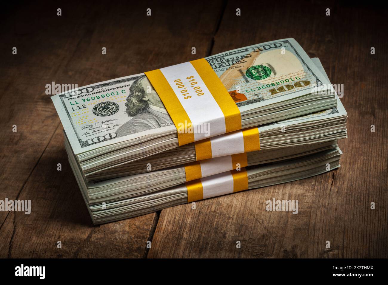 Pile di pacchetti di banconote da 100 dollari Foto Stock