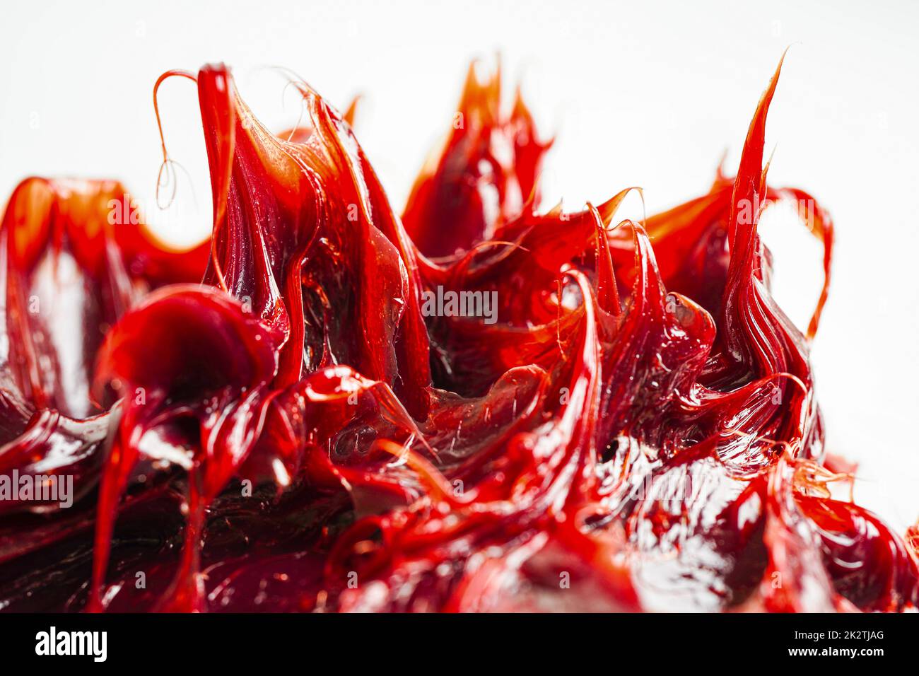 Grasso, rosso eccellente resistenza all'acqua grasso sintetico al litio complesso per percorsi mobili e lubrificazione di macchinari per il settore automobilistico e industriale. Foto Stock