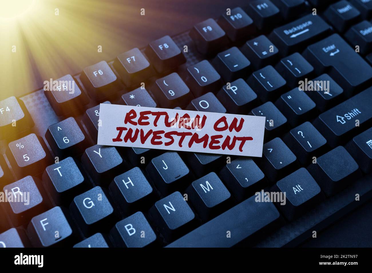 Testo scritto a mano ritorno sull'investimento. Rapporto di approccio di business tra il profitto netto e il costo investito creazione di Social Media Commento messaggio, digitando divertente Domande e risposte Foto Stock