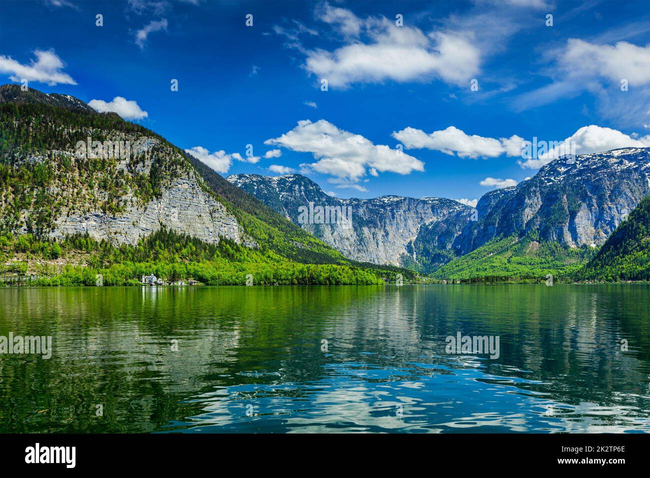 Hallstatter vedere il lago di montagna in Austria Foto Stock