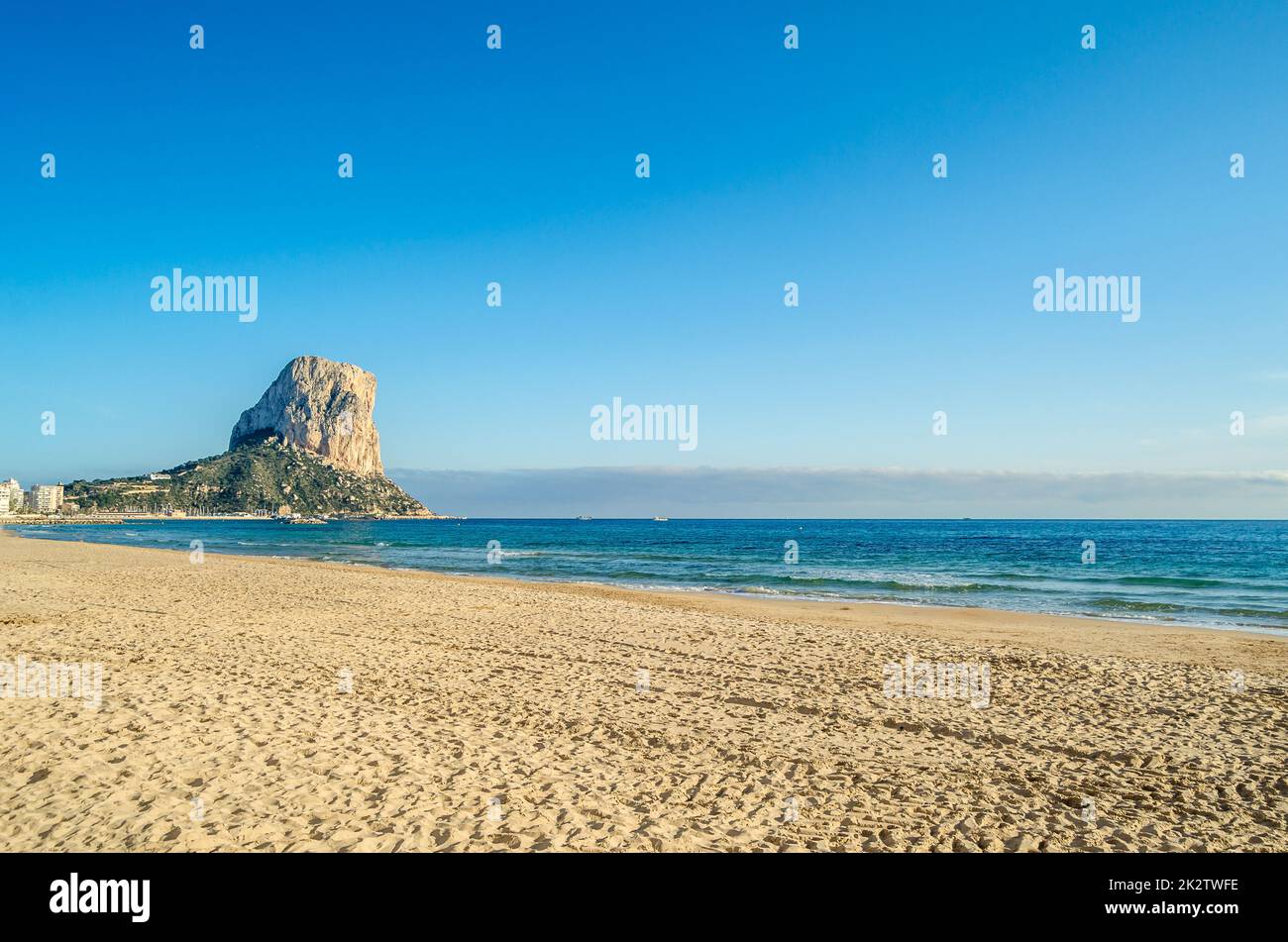 Vista della spiaggia di Calpe al tramonto, Spagna Foto Stock