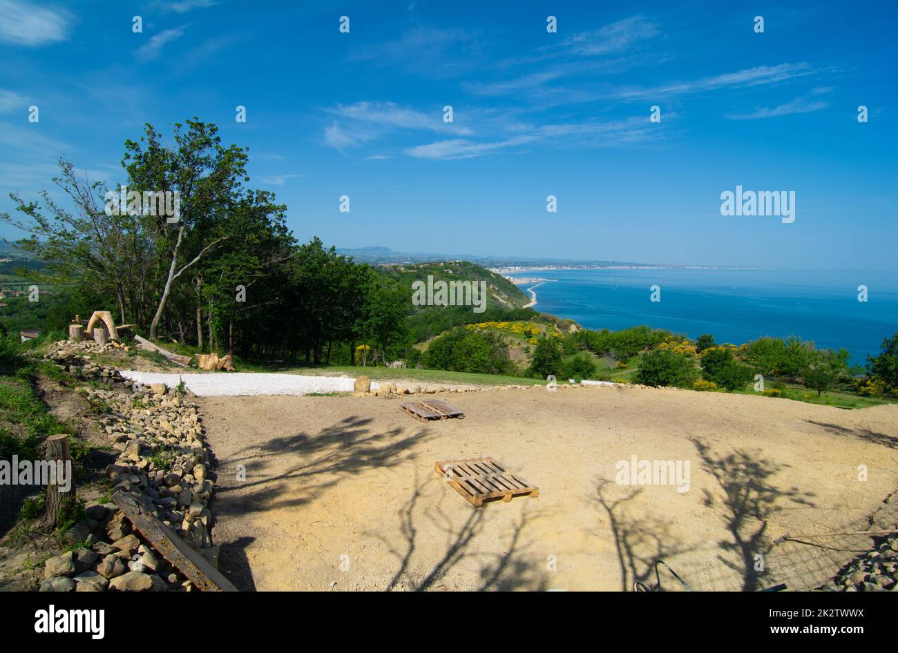 Parco regionale San Bartolo regione Marche - scopa e acqua di mare verde  trasparente Foto stock - Alamy