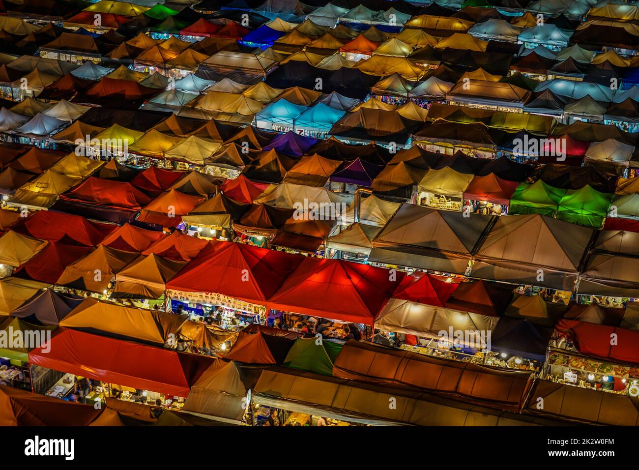 Talat Lot Phi Ratchada (mercato notturno della Thailandia, Bangkok) Foto Stock