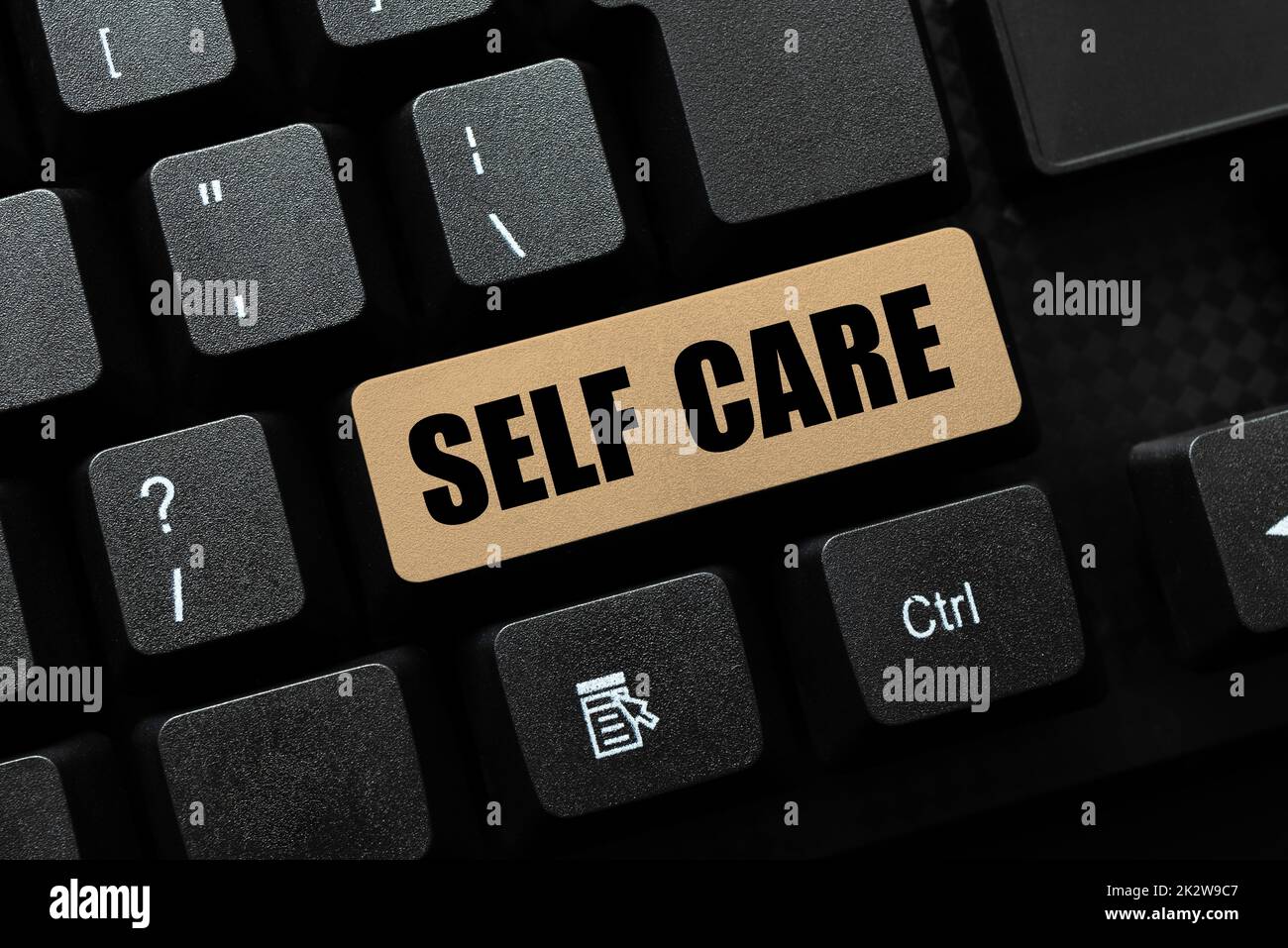 Cartello con la scritta Self Care. Business concept dare comfort al proprio corpo senza consulente professionale -48597 Foto Stock