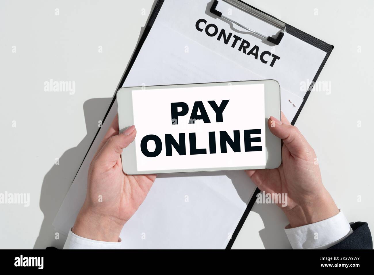 Testo che mostra Inspiration Pay Online. Internet Concept acquistare prodotti o servizi utilizzando la carta di credito su qualsiasi sito web -47158 Foto Stock