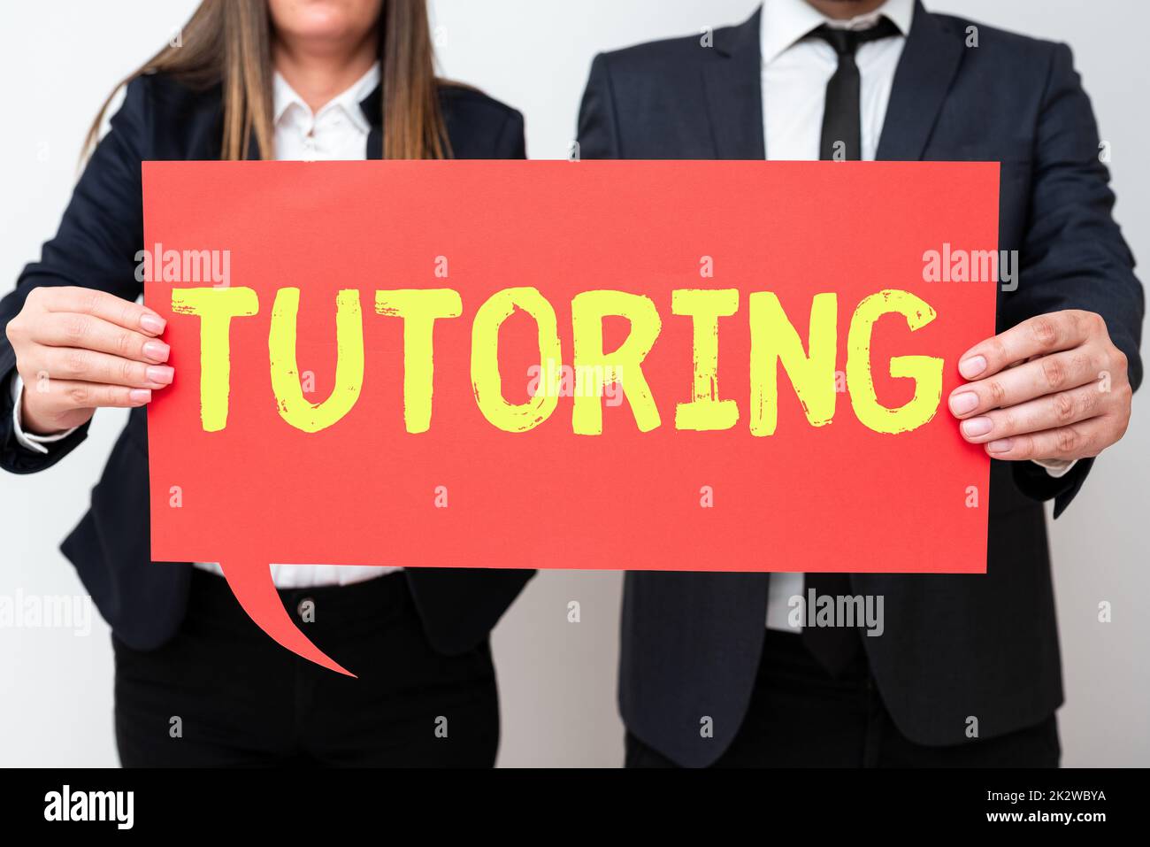 Cartello con la visualizzazione di Tutoring. Business showcase un atto di una persona impiegata per amministrare la conoscenza a qualcuno -48191 Foto Stock