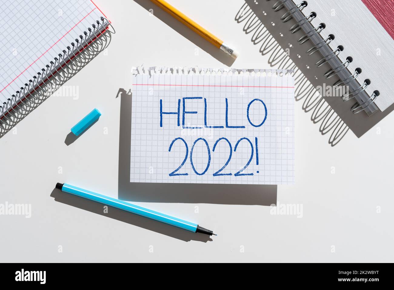 Cartello con la scritta Hello 2022. Business idea sperando che per il prossimo nuovo anno -47374 si realizzi una grande grandezza Foto Stock