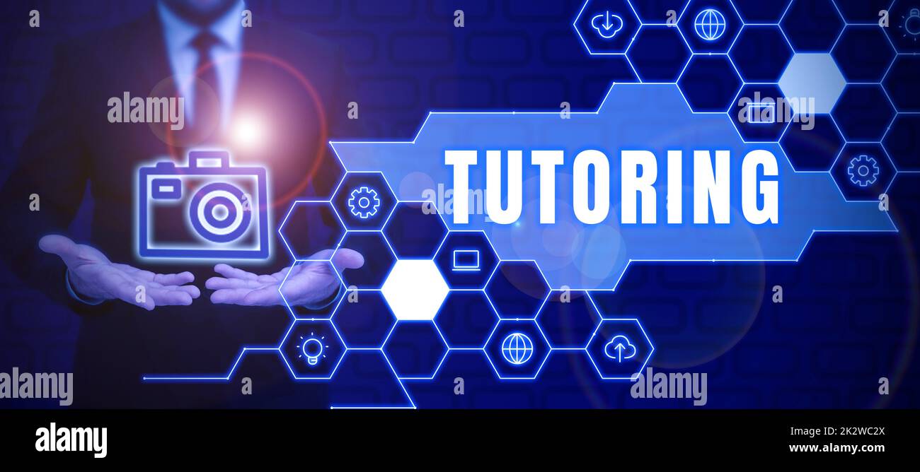 Esercitazione di scrittura a mano del testo. Parola per un atto di una persona impiegata per amministrare la conoscenza a qualcuno Businesswoman che presenta la proposta di affari e gli aggiornamenti a bordo. Foto Stock