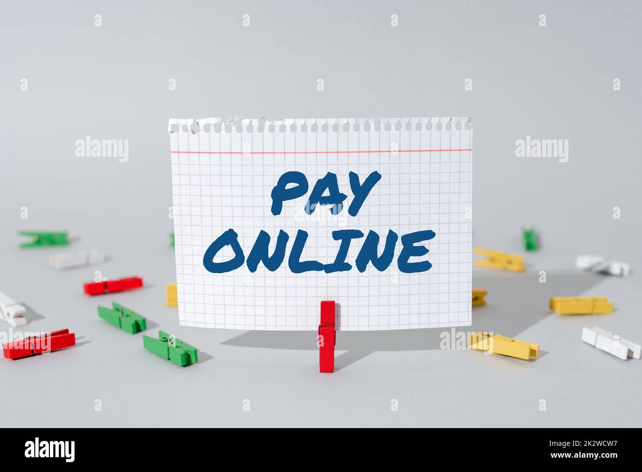 Pagamento online della didascalia concettuale. Business approccio acquistare prodotti o servizi utilizzando la carta di credito su qualsiasi sito web -47479 Foto Stock