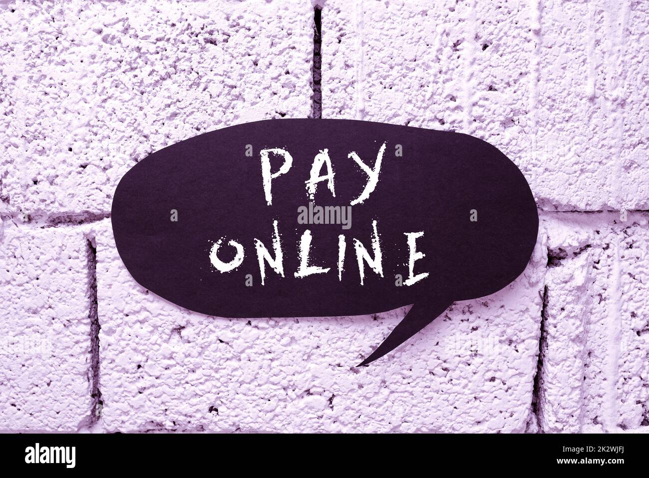 Firma che mostra paga online. Business showcase acquistare prodotti o servizi utilizzando la carta di credito su qualsiasi sito web -48225 Foto Stock