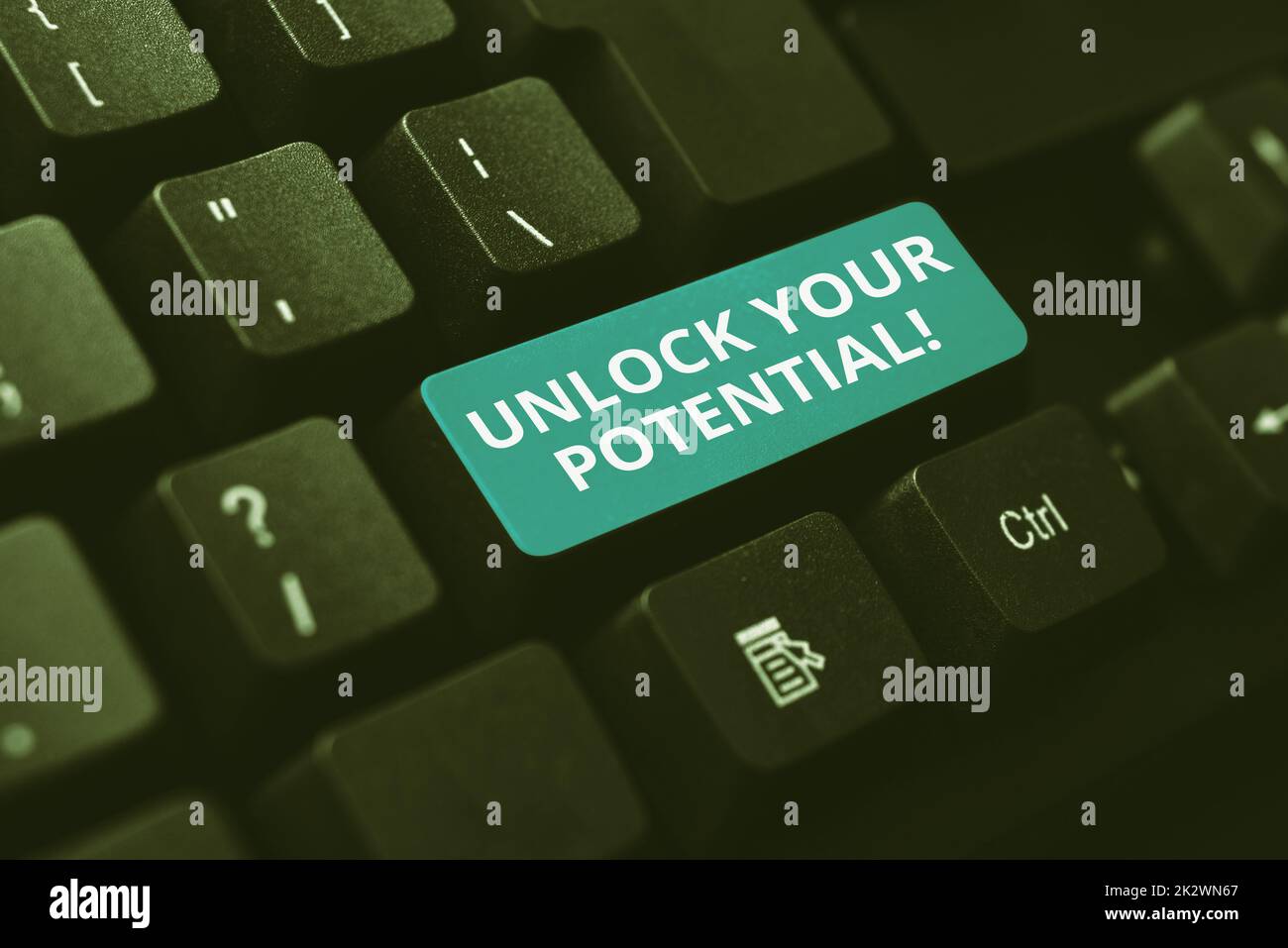 Visualizzazione concettuale Sblocca il tuo potenziale. Idea di business massimizzare la forza e la capacità fare la differenza astratto Office digitando lavori, scrivere rapporti di lavoro importanti Foto Stock