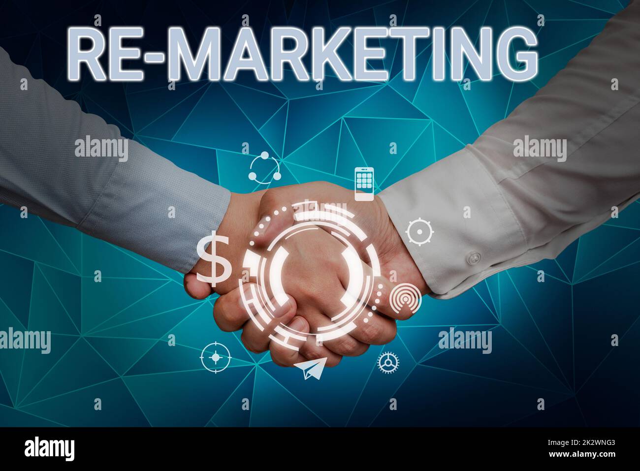 Scrittura a mano segno Re Marketing. Strategia di concetto di affari per raggiungere i clienti potenziali nelle vostre mani di Web site che scuotono presentando le idee innovatrici di programma che simboleggiano il lavoro di squadra. Foto Stock