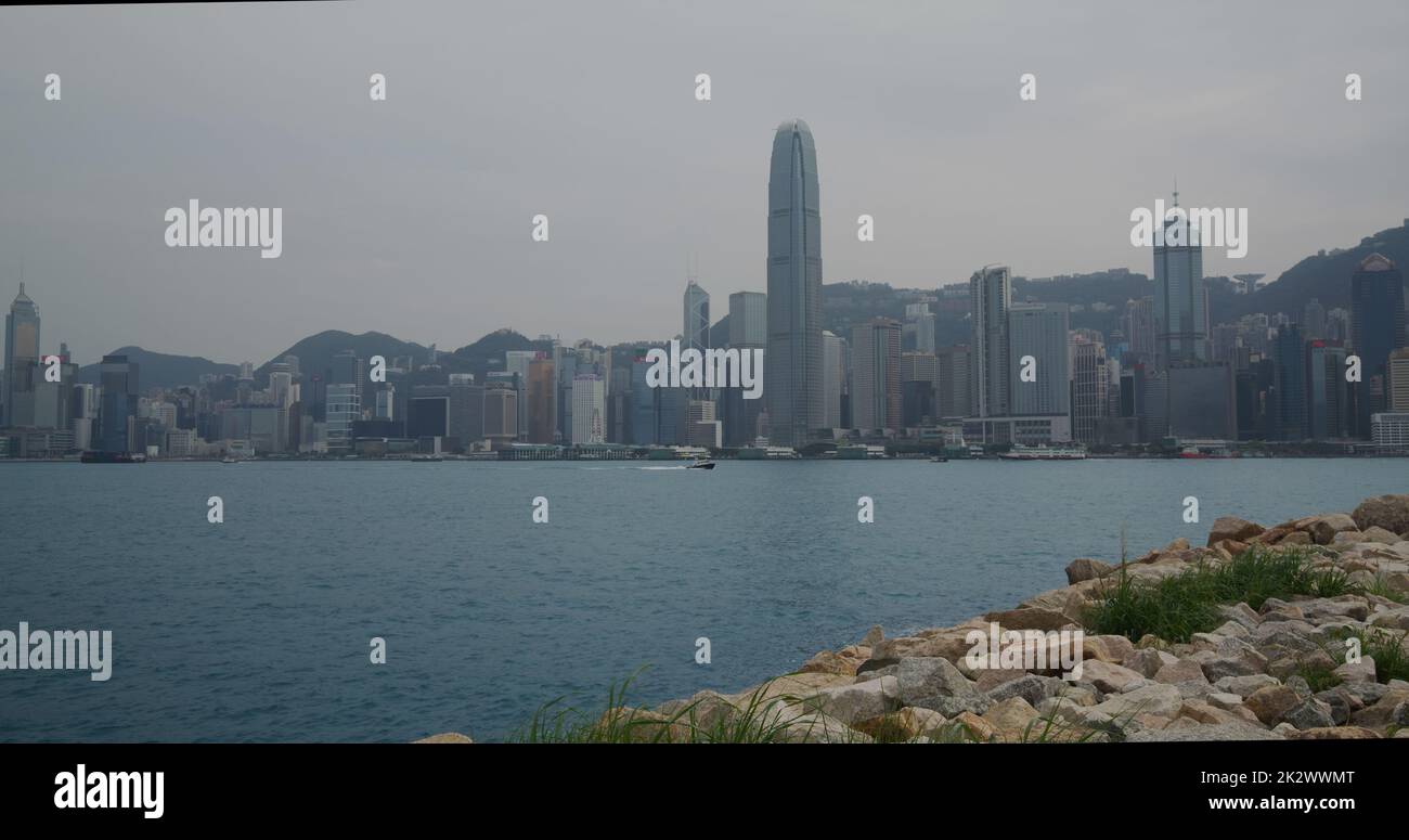 Victoria Harbor, Hong Kong 17 aprile 2021: Punto di riferimento di Hong Kong Foto Stock