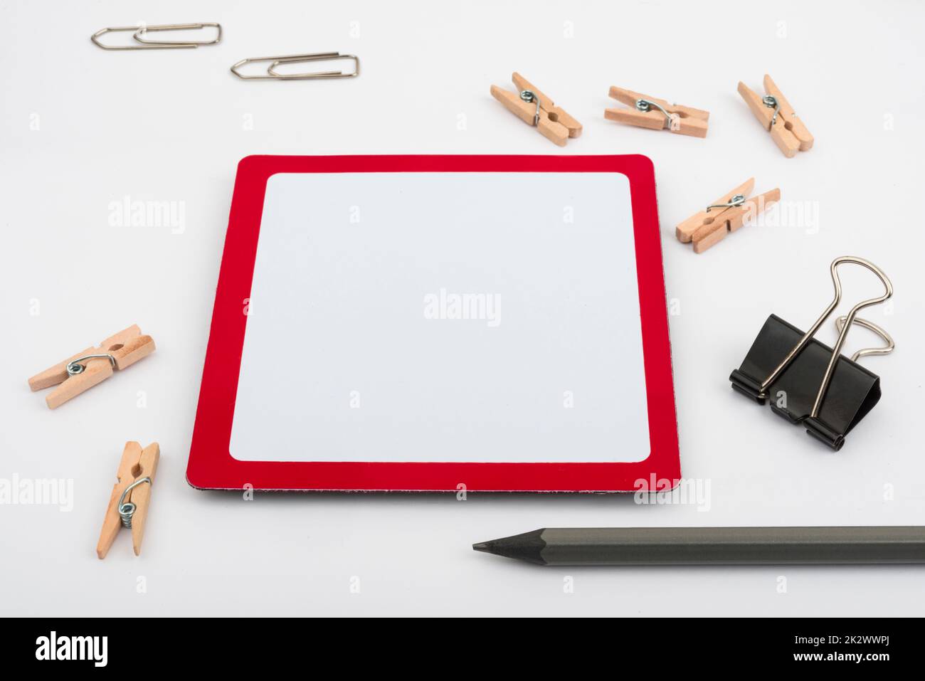 Tastiera e simbolo del computer.supporto informativo per la comunicazione.tastiera del computer portatile per la digitazione di nuove idee e sviluppo della pianificazione.apparecchiature tecnologiche accesso a Internet Foto Stock