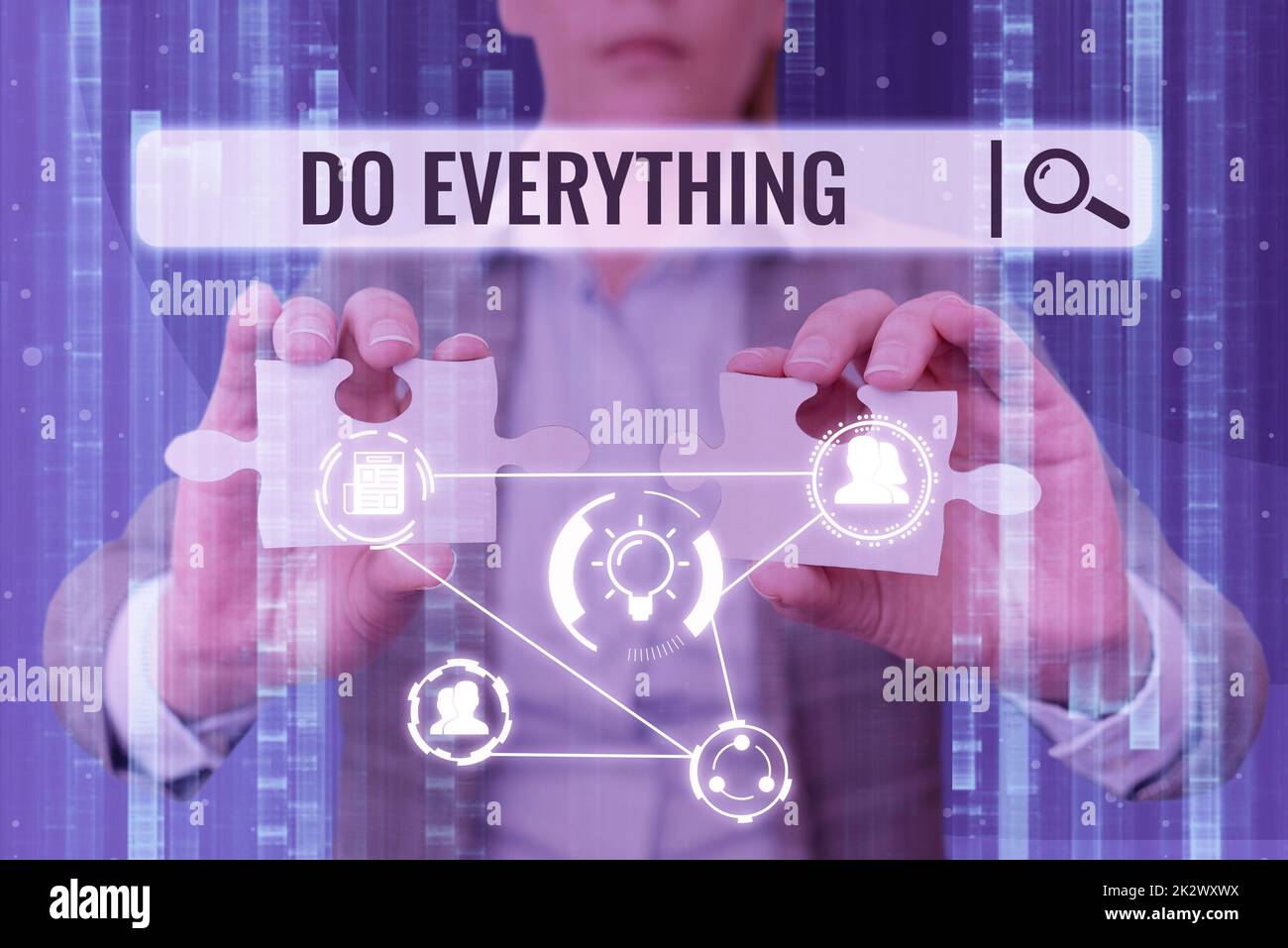 Presentazione di didascalie di testo fare tutto. Business idea Jack di tutti i mestieri autostima Ego Pride No Limits Lady in tuta che tiene due pezzi di puzzle che rappresentano il pensiero innovativo. Foto Stock