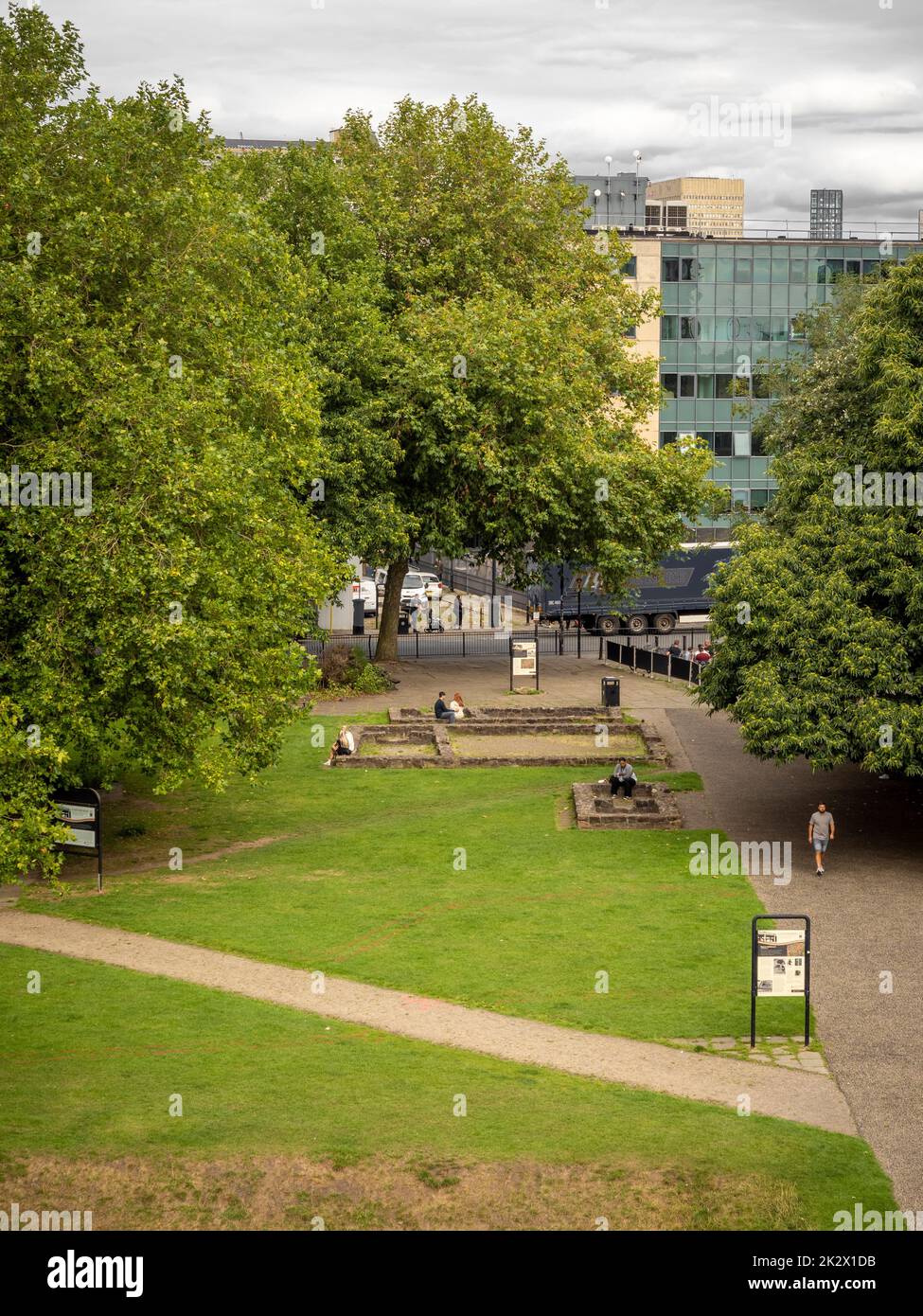 Vista elevata sul Castlefield Urban Heritage Park Manchester. REGNO UNITO Foto Stock
