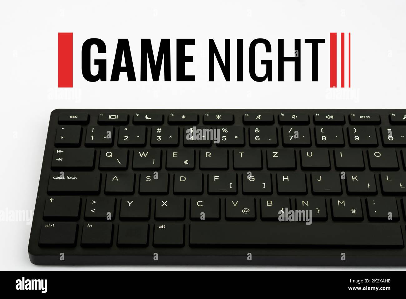 Cartello di testo che mostra Game Night. Evento di Business Concept in cui le persone si riuniscono allo scopo di ottenere la tastiera del computer e Symbol.Information Medium per la comunicazione. Foto Stock