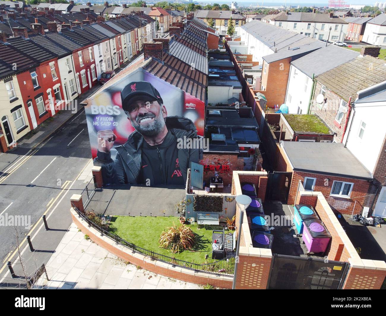 Liverpool, Regno Unito. 23rd Set, 2022. Murale di Klopp in Anfield accreditamento: IAN FairBrother/Alamy notizie in tensione Foto Stock