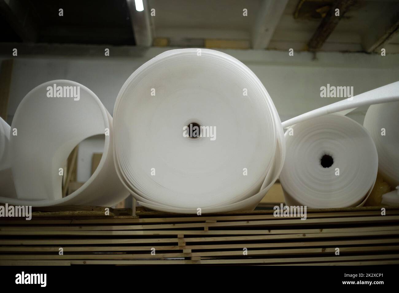 Schede e parallelo sottile. Rotolo Parallon a stock. Materiale bianco. Foto Stock