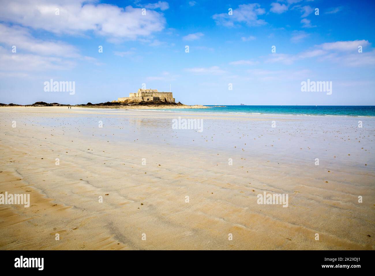Forte Nazionale, spiaggia e mare nella città di Saint-Malo, Bretagna, Francia Foto Stock