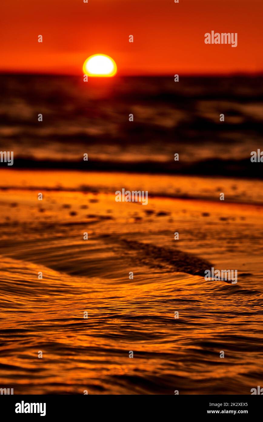 tramonto sul mar baltico paesaggio vibrante Foto Stock