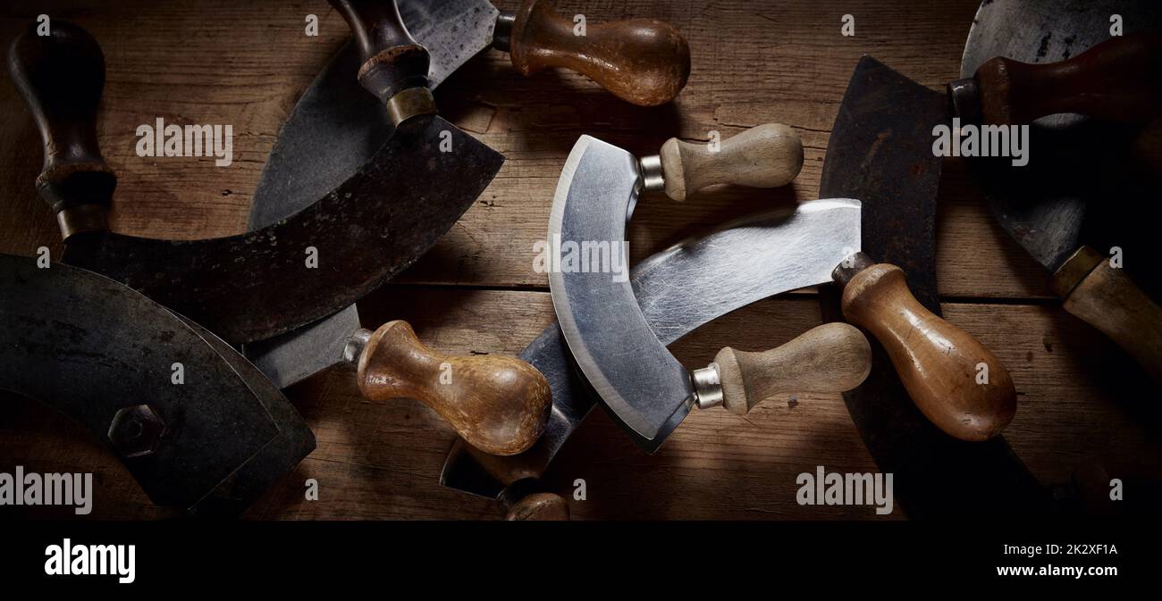 Set di coltelli mezzaluna tradizionali Foto Stock