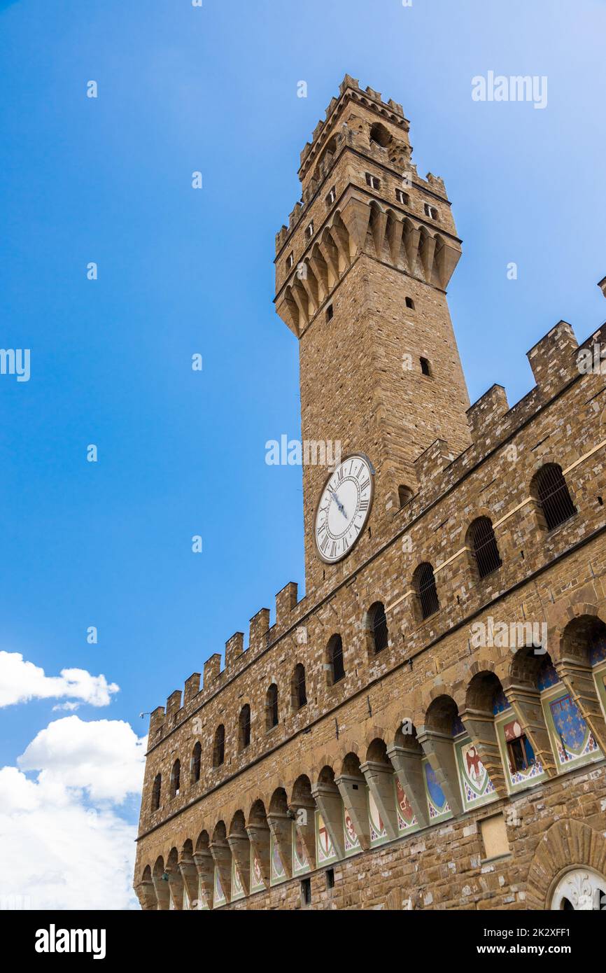 Firenze, Italia. La torre del Palazzo Vecchio - chiamata Palazzo Vecchio - con il cielo blu. Spazio copia, nessuno. Foto Stock