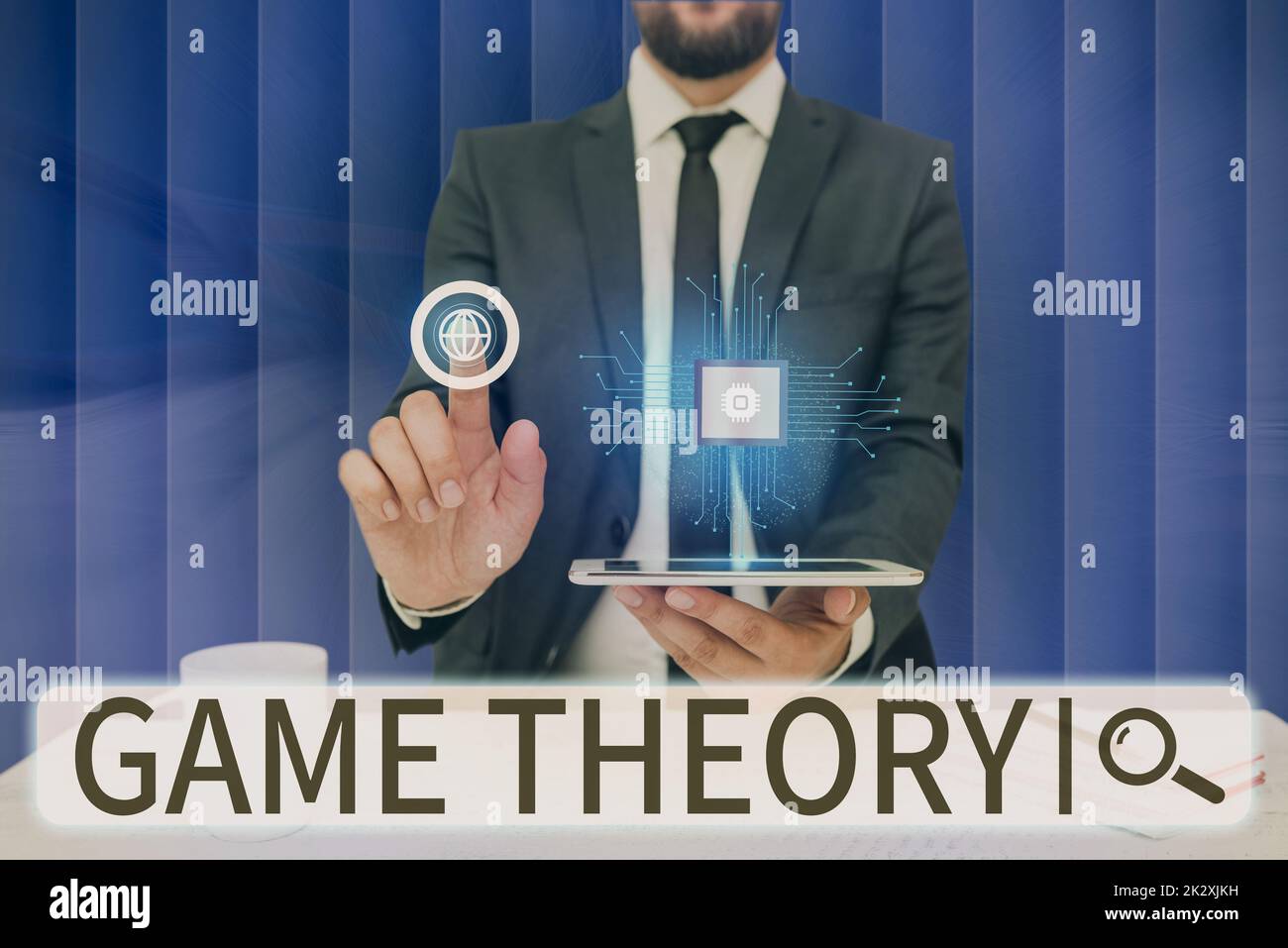Segno che mostra la teoria del gioco. Business concept ramo di matematica si occupa di analisi di strategie uomo tenendo schermo di telefono cellulare mostrando la tecnologia futuristica. Foto Stock