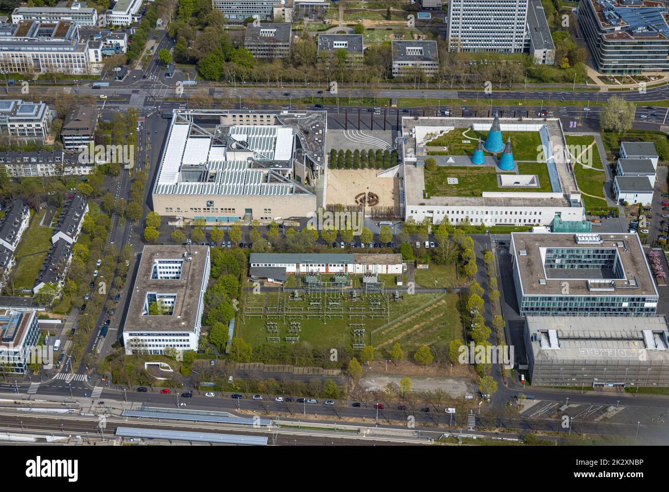 Vista aerea, Piazza dei Musei con Museo d'Arte Bonn e Galleria d'Arte della Repubblica Federale di Germania, sottostazione Kesseneich, Kessenich, Bonn, Renania, Foto Stock