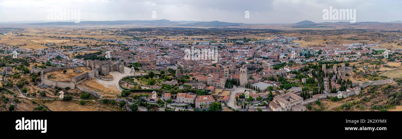 Grande vista panoramica aerea di Trujillo, un comune spagnolo in provincia di Caceres, Estremadura. Spagna Foto Stock