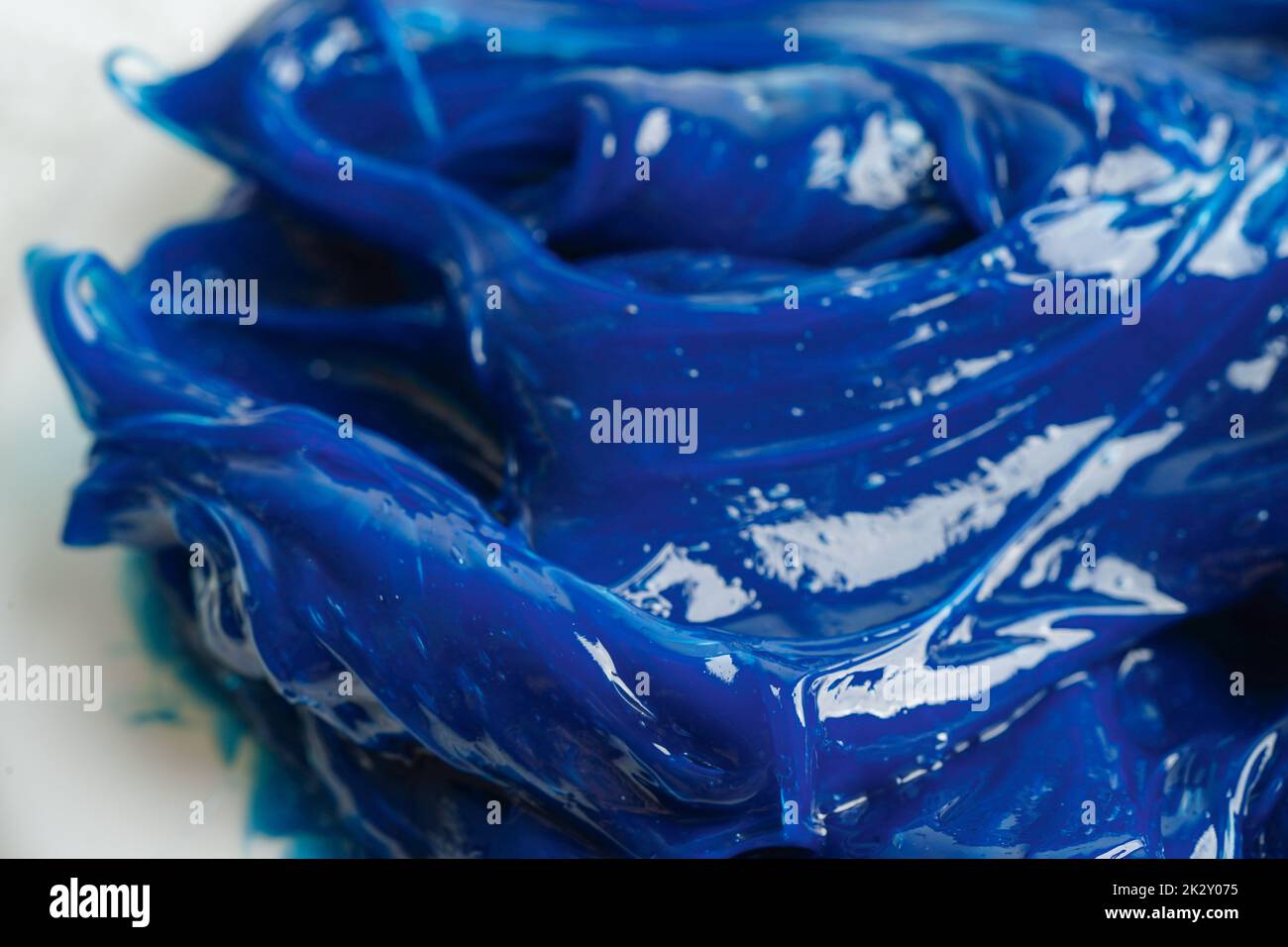 Grasso, grasso sintetico al litio complesso di alta qualità blu, alta temperatura e lubrificazione di macchinari per il settore automobilistico e industriale. Foto Stock
