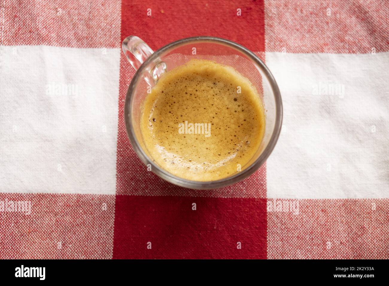 disposizione piatta di un espresso in tazza Foto Stock