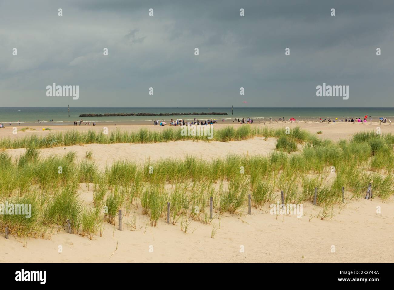 Dunkirk, Francia - 18 agosto 2018: Plage de Malo-les-Bains, una grande spiaggia conosciuta dalla seconda guerra mondiale. Costa settentrionale della Francia. Foto Stock