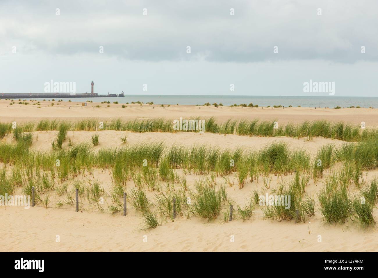 Plage de Malo-les-Bains, una grande spiaggia conosciuta dalla seconda guerra mondiale. Costa settentrionale della Francia. Dunkirk, Francia. Foto Stock