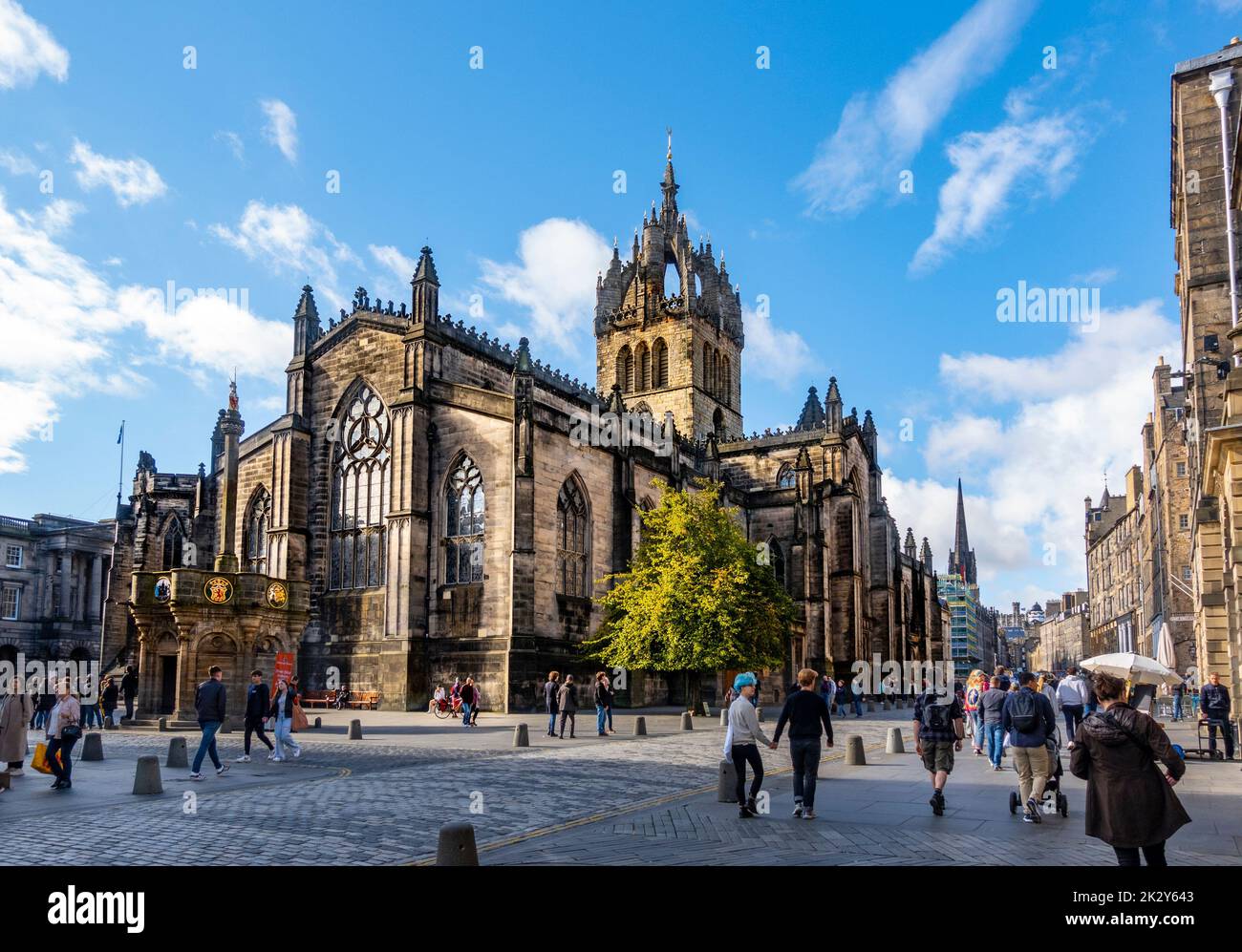 Vista della cattedrale di St Giles sul Royal Mile nel centro storico di Edimburgo, Scozia, Regno Unito Foto Stock